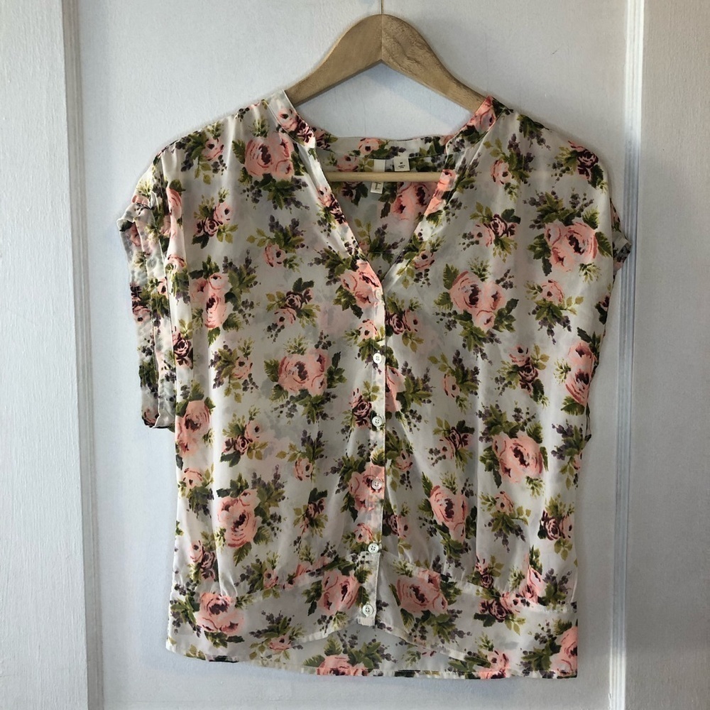 𝅺3/$30 Frenchi blouse.